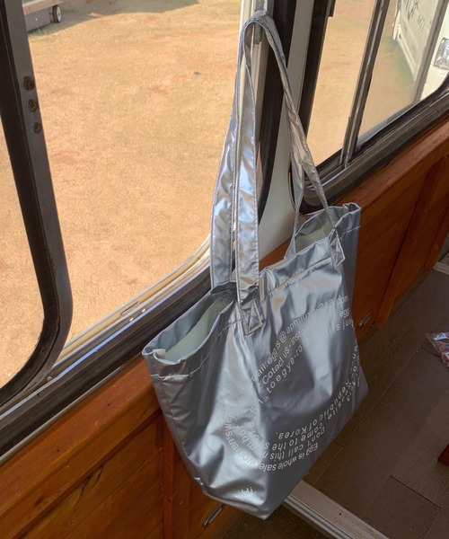 Vipoa（ヴィポア）の「URBAN OVAL LOGO BIG TOTE BAG（トートバッグ・レディース・シルバー/ブラック・FREE）」の19枚目の写真