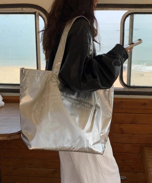 Vipoa（ヴィポア）の「URBAN OVAL LOGO BIG TOTE BAG（トートバッグ・レディース・シルバー/ブラック・FREE）」の21枚目の写真