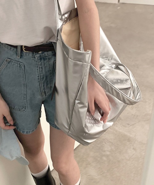 Vipoa（ヴィポア）の「URBAN OVAL LOGO BIG TOTE BAG（トートバッグ・レディース・シルバー/ブラック・FREE）」の10枚目の写真