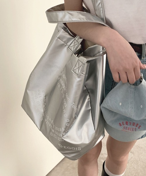 Vipoa（ヴィポア）の「URBAN OVAL LOGO BIG TOTE BAG（トートバッグ・レディース・シルバー/ブラック・FREE）」の9枚目の写真