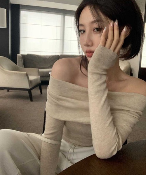 VIBGYOR（ヴィブジョー）の「【EIZZ/アイズ】サマーリブ オフショルダー トップス（Tシャツ/カットソー・レディース・ベージュ/ピンク/ブラック/グレー・MEDIUM/LARGE）」の5枚目の写真