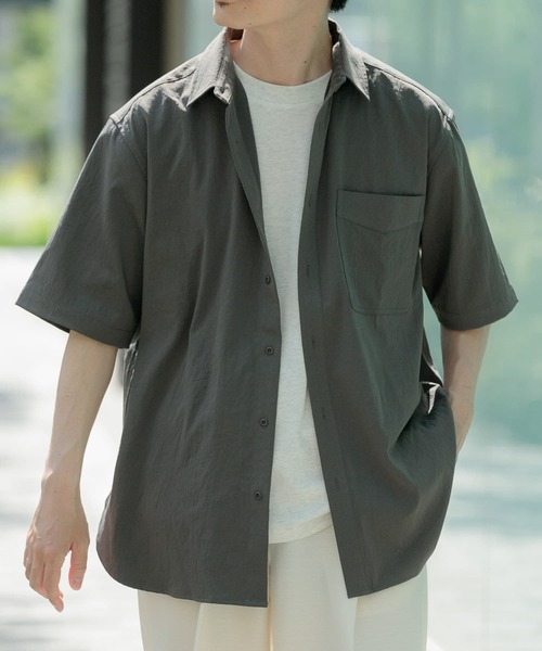 ITEMS URBANRESEARCH(アイテムズ アーバンリサーチ)の「ユーティリティ ショートスリーブシャツ(シャツ/ブラウス・メンズ・カーキ/ブラウン系その他/ダークグレー・LARGE/MEDIUM)」の4枚目の写真