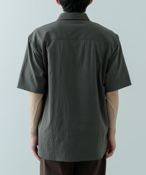 ITEMS URBANRESEARCH(アイテムズ アーバンリサーチ)の「ユーティリティ ショートスリーブシャツ(シャツ/ブラウス・メンズ・カーキ/ブラウン系その他/ダークグレー・LARGE/MEDIUM)」の17枚目の写真