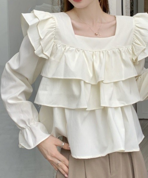 deux amour（ドゥーザムール）の「フリルティアードスクエアネックバックリボンブラウス（Tシャツ/カットソー・レディース・ホワイト/ブラック/アイボリー/ブルー・FREE）」の10枚目の写真