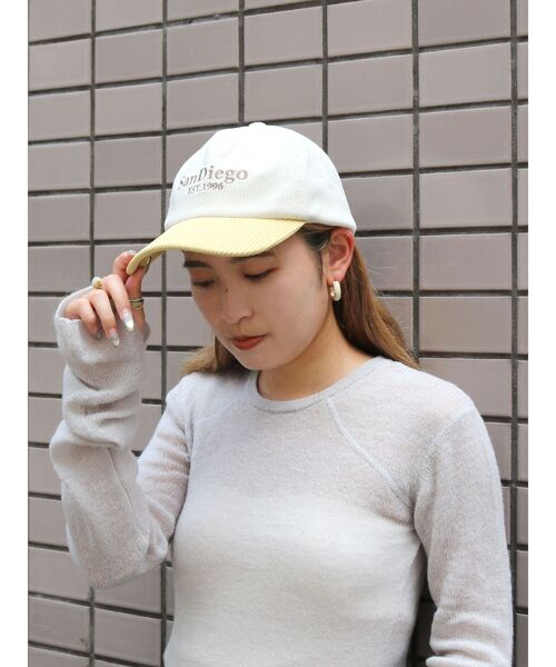 Ungrid(アングリッド)の「バイカラーコーデュロイキャップ(キャップ・レディース・アイボリー/ピンク/ネイビー・FREE)」の20枚目の写真