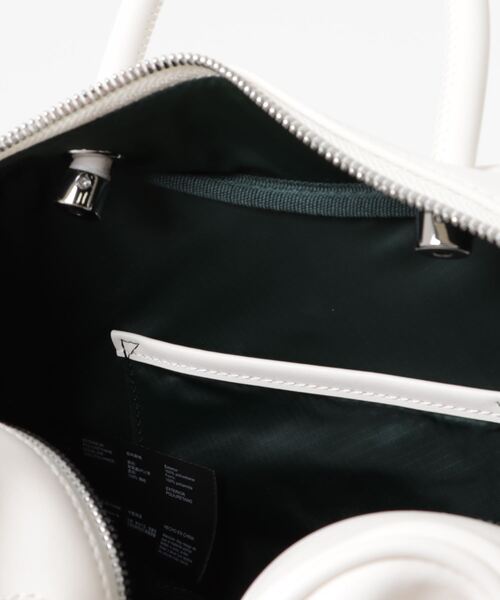 LACOSTE(ラコステ)の「《LACOSTE》LORA SEASONAL SQUARE TOP HANDLE BAG(ボディバッグ/ウエストポーチ・レディース・アイボリー・フリー)」の4枚目の写真