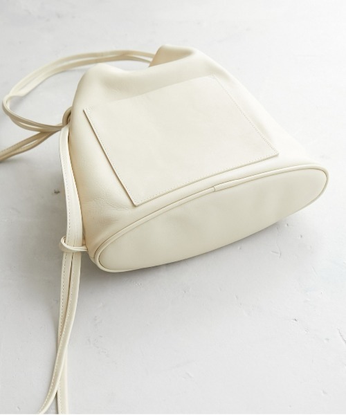 LA PEAU DE GEM(ラポドゥジェム)の「【LA PEAU DE GEM】GEM KNOT DRAWSTING LEATHER BAG(ショルダーバッグ・レディース・アイボリー・FREE)」の7枚目の写真