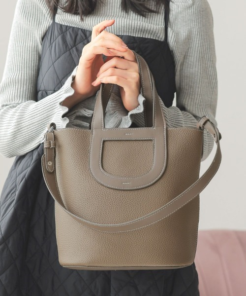 DONOBAN（ドノバン）の「アンカーハンドルバッグ（ハンドバッグ・レディース・キャメル/ピンク/ベージュ系その他/ブラック/グレイッシュベージュ・ONESIZE）」の2枚目の写真