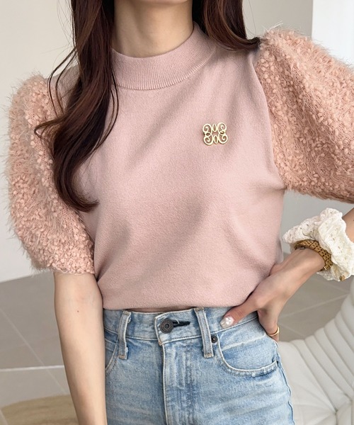 mily bilet(ミウィビレット)の「【mily bilet】洗練されたフェミニンニット。ブローチ付き肩シャギーパフスリーブプルオーバー(ニット)(ニット/セーター・レディース・チャコールグレー/アイボリー/ピンク/ライトグレー・SMALL/MEDIUM/LARGE/X-LARGE)」の4枚目の写真
