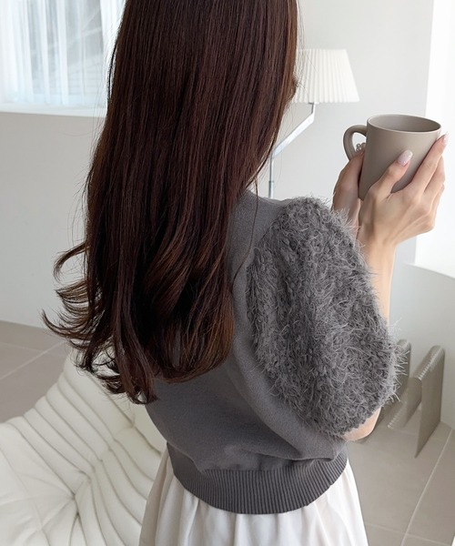 mily bilet(ミウィビレット)の「【mily bilet】洗練されたフェミニンニット。ブローチ付き肩シャギーパフスリーブプルオーバー(ニット)(ニット/セーター・レディース・チャコールグレー/アイボリー/ピンク/ライトグレー・SMALL/MEDIUM/LARGE/X-LARGE)」の14枚目の写真