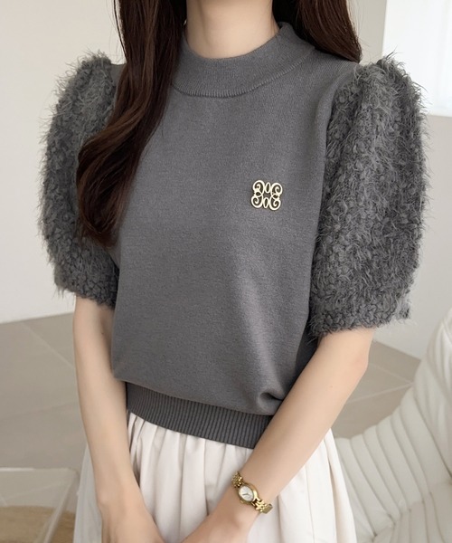 mily bilet(ミウィビレット)の「【mily bilet】洗練されたフェミニンニット。ブローチ付き肩シャギーパフスリーブプルオーバー(ニット)(ニット/セーター・レディース・チャコールグレー/アイボリー/ピンク/ライトグレー・SMALL/MEDIUM/LARGE/X-LARGE)」の5枚目の写真