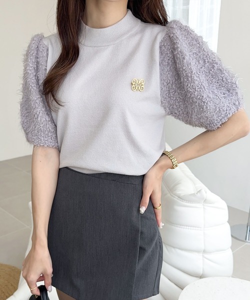 mily bilet(ミウィビレット)の「【mily bilet】洗練されたフェミニンニット。ブローチ付き肩シャギーパフスリーブプルオーバー(ニット)(ニット/セーター・レディース・チャコールグレー/アイボリー/ピンク/ライトグレー・SMALL/MEDIUM/LARGE/X-LARGE)」の6枚目の写真