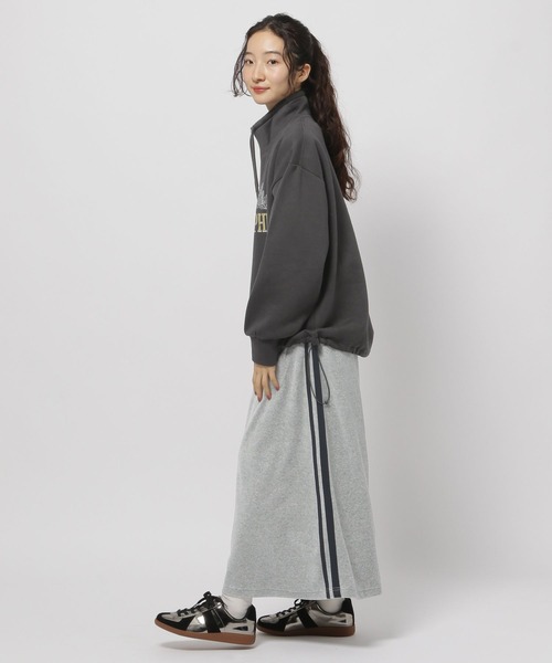 niko and（ニコアンド）の「スーベニアハーフZIPプルオーバー