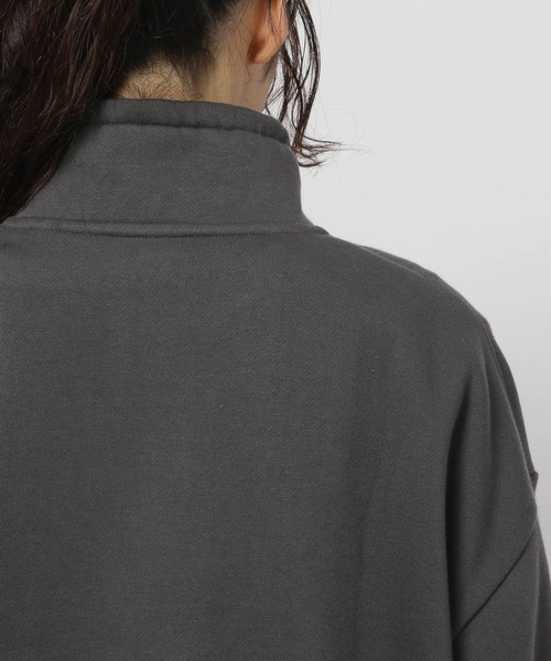 niko and（ニコアンド）の「スーベニアハーフZIPプルオーバー