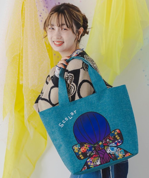 ScoLar(スカラー)の「643444:リボンの女性の後ろ姿 ポリキャントートバッグ(トートバッグ・レディース・グレー/グリーン/レッド・FREE)」の3枚目の写真
