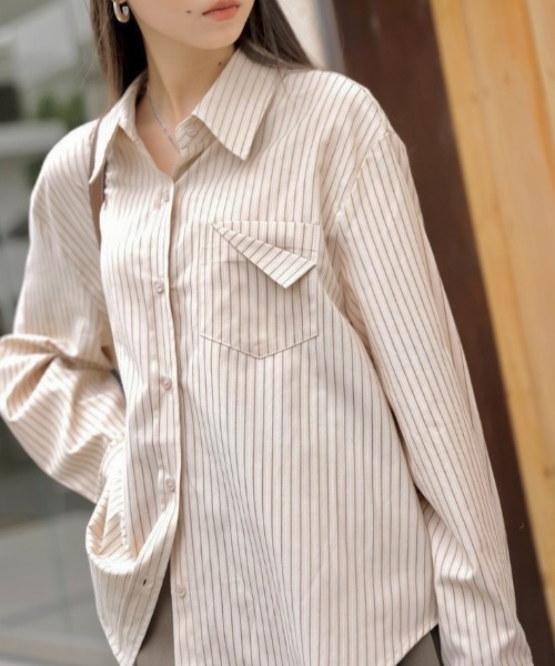 LADY LIKE(レディライク)の「デザインポケットストライプシャツ(シャツ/ブラウス・レディース・ベージュ/サックスブルー/ブルー・M)」の9枚目の写真