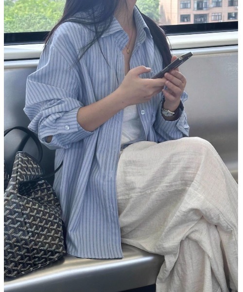 LADY LIKE(レディライク)の「デザインポケットストライプシャツ(シャツ/ブラウス・レディース・ベージュ/サックスブルー/ブルー・M)」の7枚目の写真