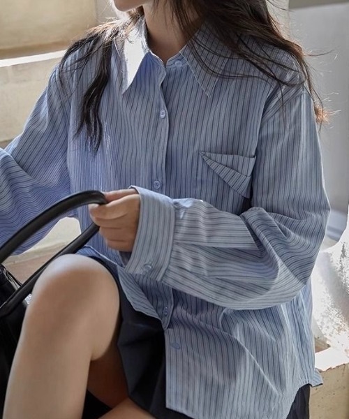 LADY LIKE(レディライク)の「デザインポケットストライプシャツ(シャツ/ブラウス・レディース・ベージュ/サックスブルー/ブルー・M)」の4枚目の写真