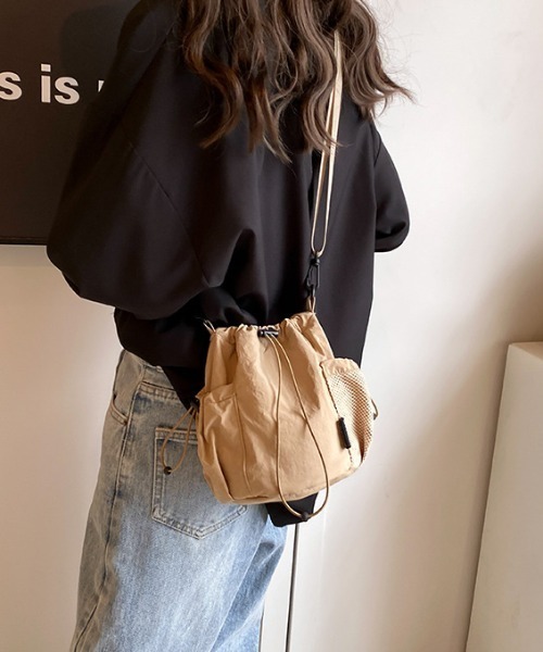 Per sist ence（パーシエンス）の「ナイロン巾着ショルダーバッグ（ショルダーバッグ・レディース・ベージュ/パープル/ブルー/ブラック/カーキ・FREE）」の2枚目の写真