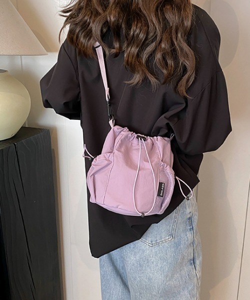 Per sist ence（パーシエンス）の「ナイロン巾着ショルダーバッグ（ショルダーバッグ・レディース・ベージュ/パープル/ブルー/ブラック/カーキ・FREE）」の5枚目の写真