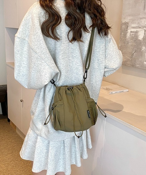 Per sist ence（パーシエンス）の「ナイロン巾着ショルダーバッグ（ショルダーバッグ・レディース・ベージュ/パープル/ブルー/ブラック/カーキ・FREE）」の3枚目の写真