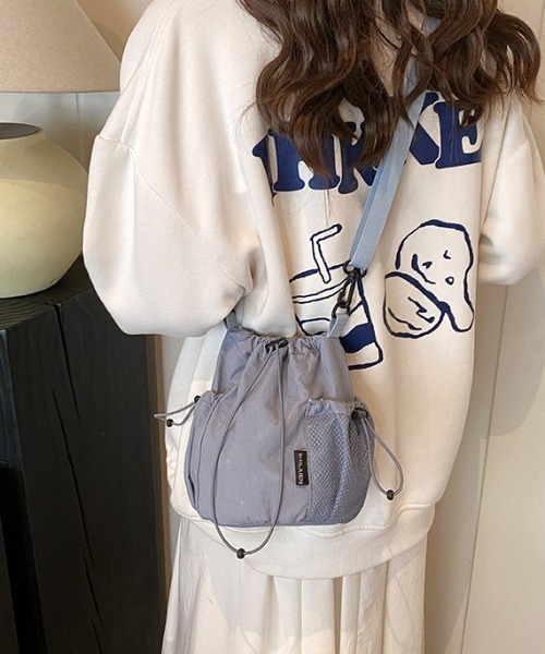 Per sist ence（パーシエンス）の「ナイロン巾着ショルダーバッグ（ショルダーバッグ・レディース・ベージュ/パープル/ブルー/ブラック/カーキ・FREE）」の4枚目の写真