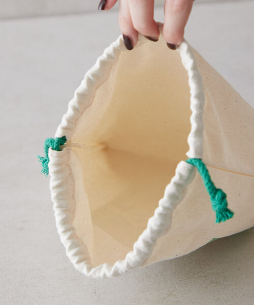 BIRTHDAY BAR（バースデイバー）の「Pechanko Cats　巾着（ポーチ・レディース・イエロー/グリーン/ブルー・0）」の8枚目の写真