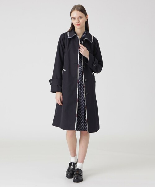 BLUE LABEL CRESTBRIDGE（ブルーレーベルクレストブリッジ）の「ハイツイストコットンライクツイルステンカラーコート（トレンチコート・レディース・ネイビー/ベージュ・38/40/36）」の2枚目の写真