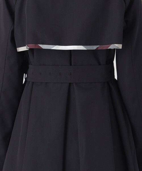 BLUE LABEL CRESTBRIDGE（ブルーレーベルクレストブリッジ）の「ハイツイストコットンライクツイルステンカラーコート（トレンチコート・レディース・ネイビー/ベージュ・38/40/36）」の5枚目の写真