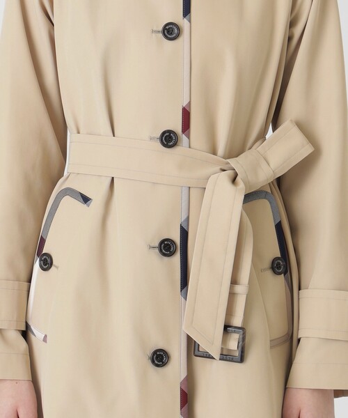 BLUE LABEL CRESTBRIDGE（ブルーレーベルクレストブリッジ）の「ハイツイストコットンライクツイルステンカラーコート（トレンチコート・レディース・ネイビー/ベージュ・38/40/36）」の12枚目の写真