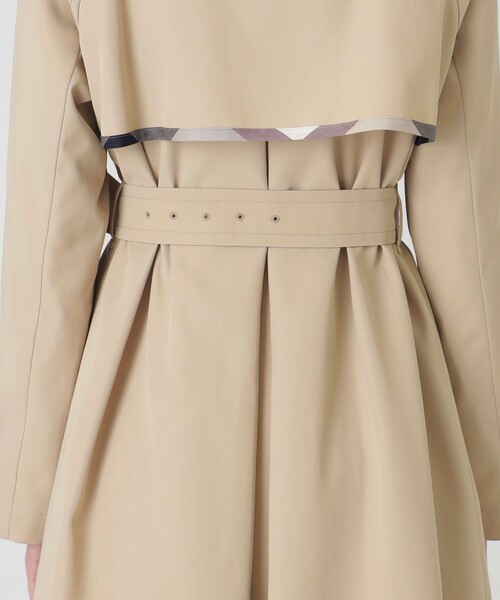 BLUE LABEL CRESTBRIDGE（ブルーレーベルクレストブリッジ）の「ハイツイストコットンライクツイルステンカラーコート（トレンチコート・レディース・ネイビー/ベージュ・38/40/36）」の13枚目の写真