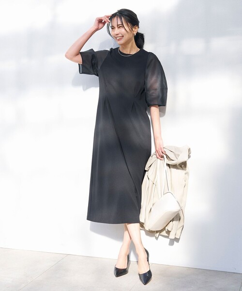 UNFILO（アンフィーロ）の「【VERY×UNFILOコラボ】BEAUTY MOVE シアースリーブ ワンピース（ワンピース・レディース・アイボリー系2/ネイビー系2/ブラック系2・X-SMALL/MT/LARGE/MEDIUM/SMALL）」の2枚目の写真