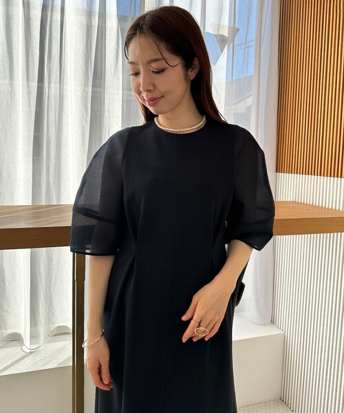 UNFILO（アンフィーロ）の「【VERY×UNFILOコラボ】BEAUTY MOVE シアースリーブ ワンピース（ワンピース・レディース・アイボリー系2/ネイビー系2/ブラック系2・X-SMALL/MT/LARGE/MEDIUM/SMALL）」の13枚目の写真