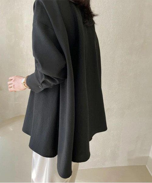 by LEGNA(バイレグナ)の「Aライン オーバーサイズブラウス ドロップショルダー(シャツ/ブラウス・レディース・ブラック/ブルー/グレー/ホワイト・FREE)」の16枚目の写真