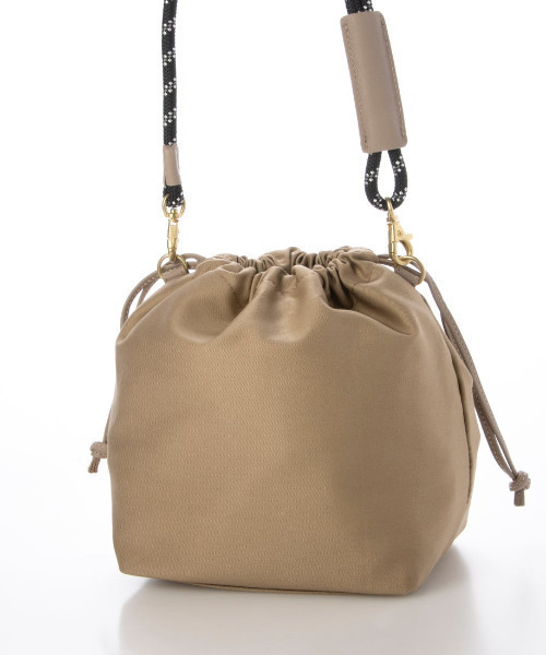 perche（ペルケ）の「ペルケ perche / COOL MAX 2wayバケットバッグ（ショルダーバッグ・レディース・ブラック/ベージュ・FREE）」の15枚目の写真