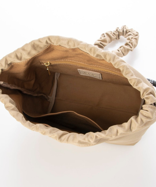 perche（ペルケ）の「ペルケ perche / COOL MAX 2wayバケットバッグ（ショルダーバッグ・レディース・ブラック/ベージュ・FREE）」の17枚目の写真