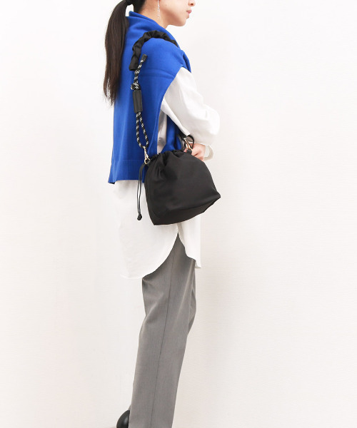 perche（ペルケ）の「ペルケ perche / COOL MAX 2wayバケットバッグ（ショルダーバッグ・レディース・ブラック/ベージュ・FREE）」の14枚目の写真