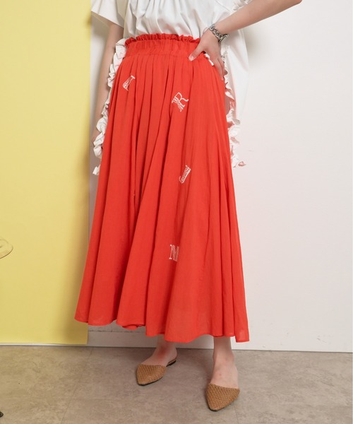 palm RICHE(ポームリシュ)の「インド綿 刺繍フレアロングスカート パネル切替 英字ロゴ刺繍(スカート・レディース・オフホワイト/オレンジ/ブラック・M)」の17枚目の写真