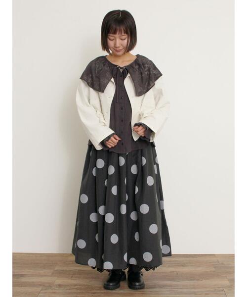 Samansa Mos2（サマンサ モスモス）の「綿麻裾フリルダブルボタンショートジャケット（ノーカラージャケット・レディース・キナリ/オフホワイト/チャコールグレー・F）」の11枚目の写真