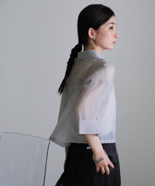 select MOCA(セレクトモカ)の「ヘムドロストショートシアーシャツ(シャツ/ブラウス・レディース・グレー/ブルー/オフホワイト/ブラック・FREE)」の3枚目の写真