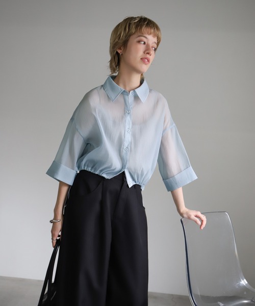 select MOCA(セレクトモカ)の「ヘムドロストショートシアーシャツ(シャツ/ブラウス・レディース・グレー/ブルー/オフホワイト/ブラック・FREE)」の4枚目の写真