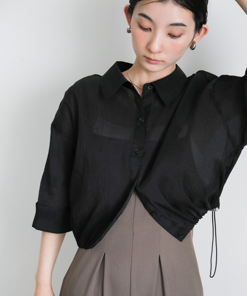 select MOCA(セレクトモカ)の「ヘムドロストショートシアーシャツ(シャツ/ブラウス・レディース・グレー/ブルー/オフホワイト/ブラック・FREE)」の2枚目の写真