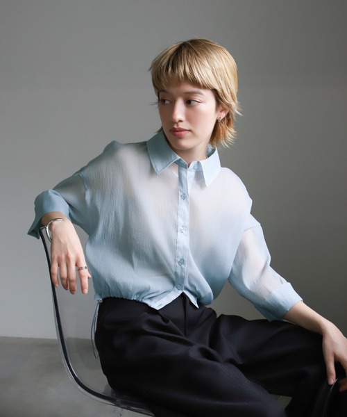 select MOCA(セレクトモカ)の「ヘムドロストショートシアーシャツ(シャツ/ブラウス・レディース・グレー/ブルー/オフホワイト/ブラック・FREE)」の15枚目の写真