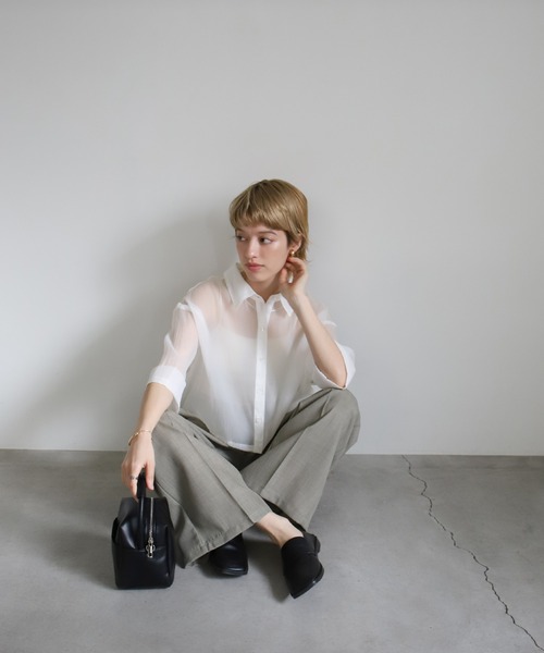 select MOCA(セレクトモカ)の「ヘムドロストショートシアーシャツ(シャツ/ブラウス・レディース・グレー/ブルー/オフホワイト/ブラック・FREE)」の11枚目の写真