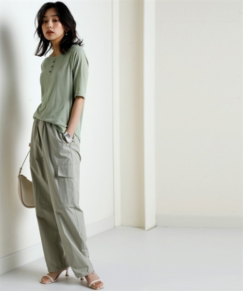 nissen（ニッセン）の「ランダムリブカットソーヘンリーネック５分袖プルオーバー（薄手素材）＜大きいサイズ有＞（Tシャツ/カットソー・レディース・ブラック/ライトブルー/ラベンダー/ブラウン/グリーン・S/M/L/LL/3L）」の6枚目の写真