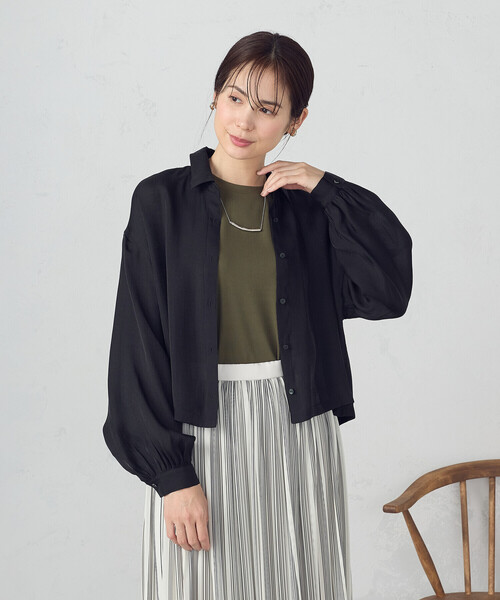 COMME CA ISM(コムサイズム)の「コンパクト シア―シャツ(シャツ/ブラウス・レディース・ホワイト/ブラック・MEDIUM/LARGE)」の2枚目の写真