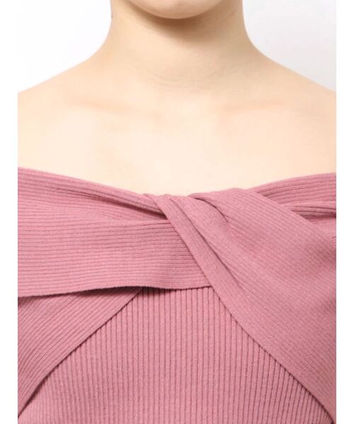 RESEXXY（リゼクシー）の「ツイストオフショルニットトップス（ニット/セーター・レディース・ブラック/ホワイト/ピンク・FREE）」の5枚目の写真