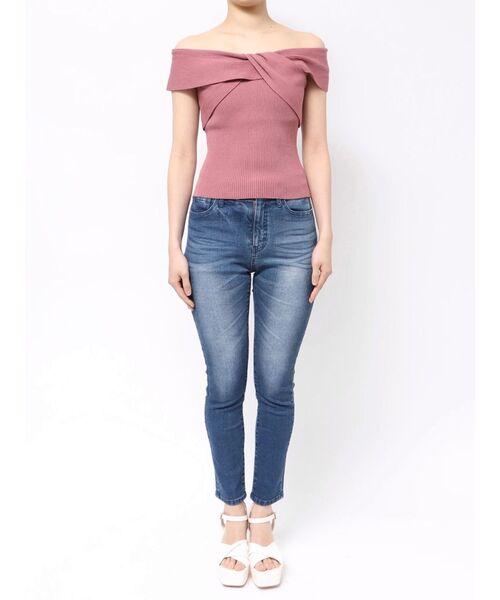 RESEXXY（リゼクシー）の「ツイストオフショルニットトップス（ニット/セーター・レディース・ブラック/ホワイト/ピンク・FREE）」の9枚目の写真