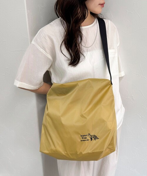 REGENCY WORKS（リージェンシーワークス）の「【Regency works/リージェンシー ワークス】ナイロンメッセンジャーバッグ（ショルダーバッグ・レディース・ベージュ/オリーブ/ネイビー/ブラック/ホワイト・FREE）」の4枚目の写真