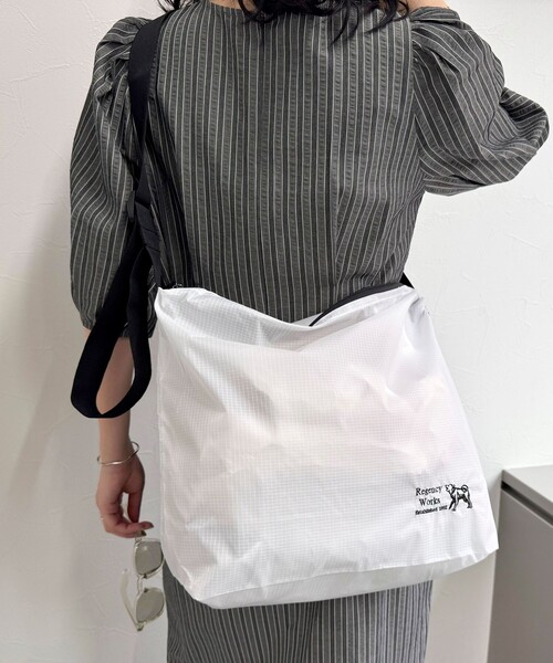 REGENCY WORKS（リージェンシーワークス）の「【Regency works/リージェンシー ワークス】ナイロンメッセンジャーバッグ（ショルダーバッグ・レディース・ベージュ/オリーブ/ネイビー/ブラック/ホワイト・FREE）」の6枚目の写真